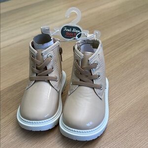 Toddlers Tan Boots Size 6 NWT